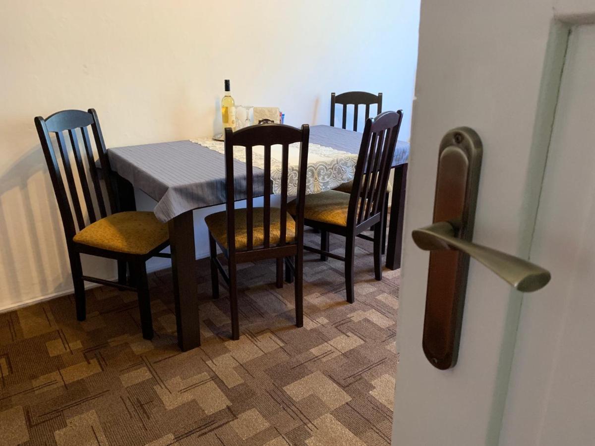 Pod Nachodskym Zamkem Apartment Ngoại thất bức ảnh