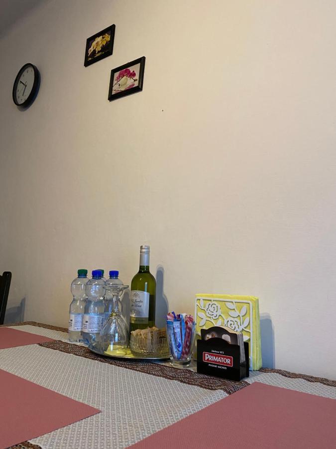 Pod Nachodskym Zamkem Apartment Ngoại thất bức ảnh