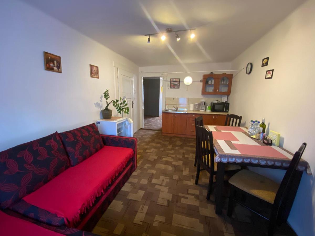 Pod Nachodskym Zamkem Apartment Ngoại thất bức ảnh
