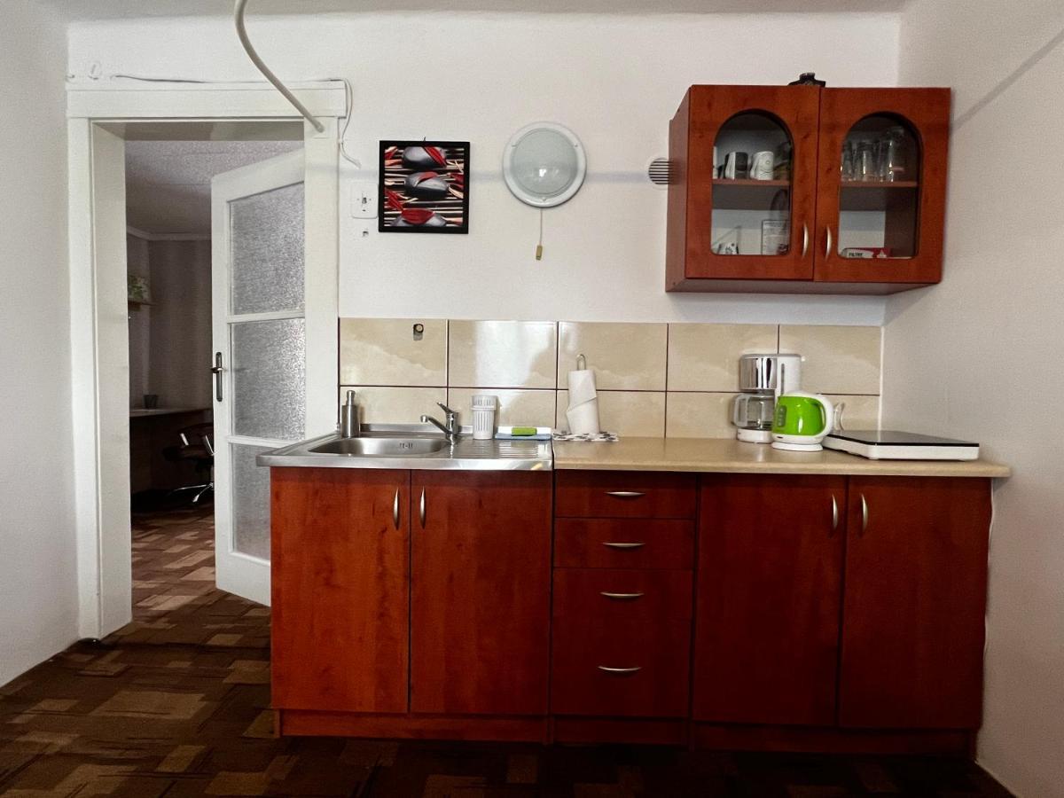 Pod Nachodskym Zamkem Apartment Ngoại thất bức ảnh