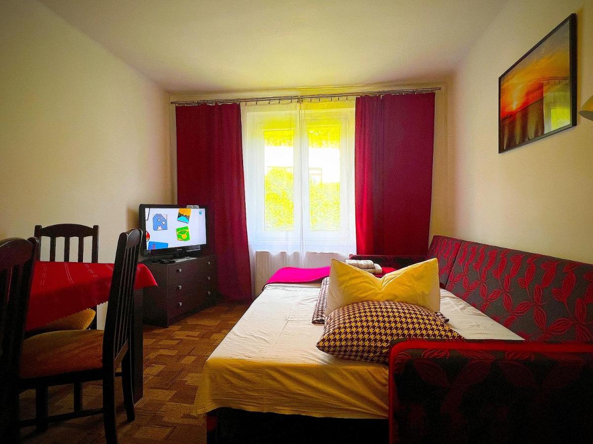 Pod Nachodskym Zamkem Apartment Ngoại thất bức ảnh