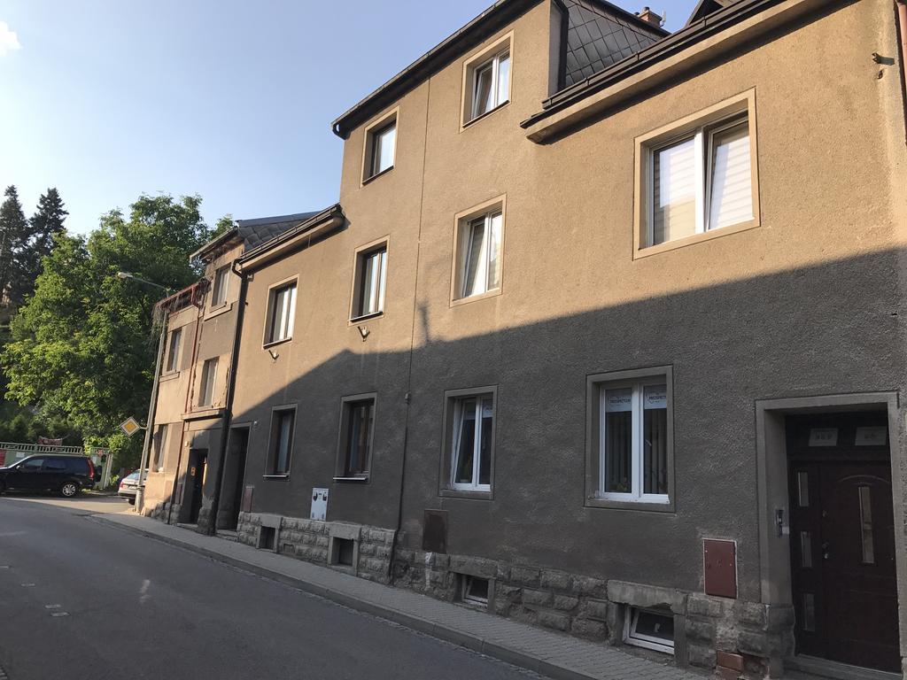 Pod Nachodskym Zamkem Apartment Ngoại thất bức ảnh